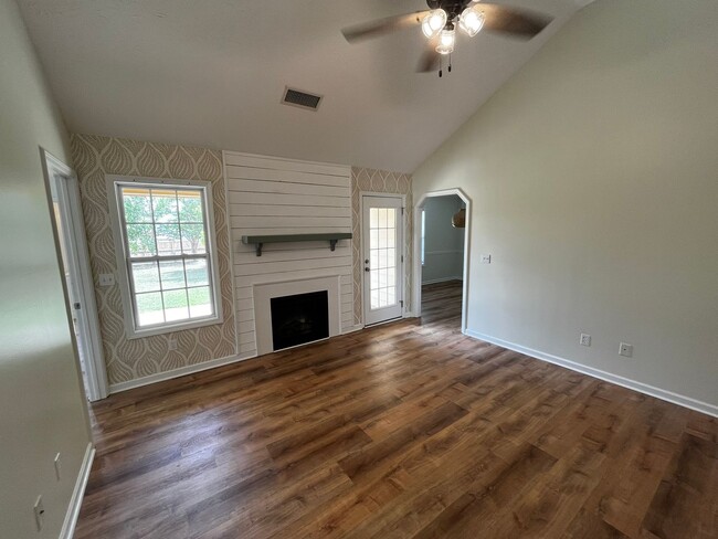 Building Photo - New On the Market!