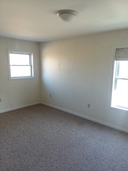 Building Photo - 70 Lamoille View Ln