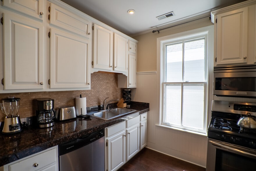 Building Photo - 3238 N Hoyne Ave