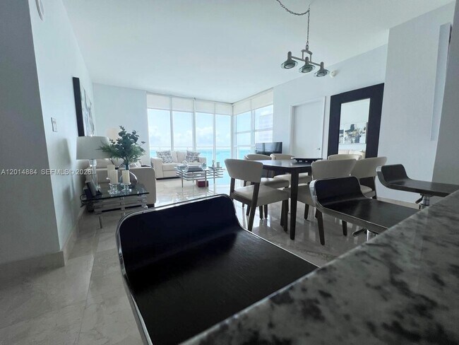 Building Photo - 950 Brickell Bay Dr
