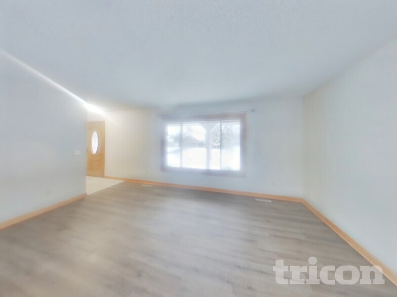 Building Photo - 4845 Orleans Ln N