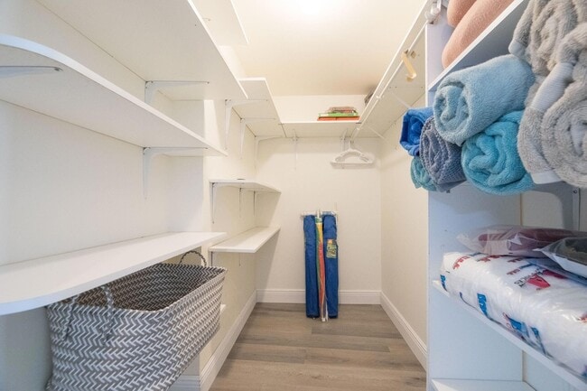 Building Photo - 1537 E Hillsboro Blvd