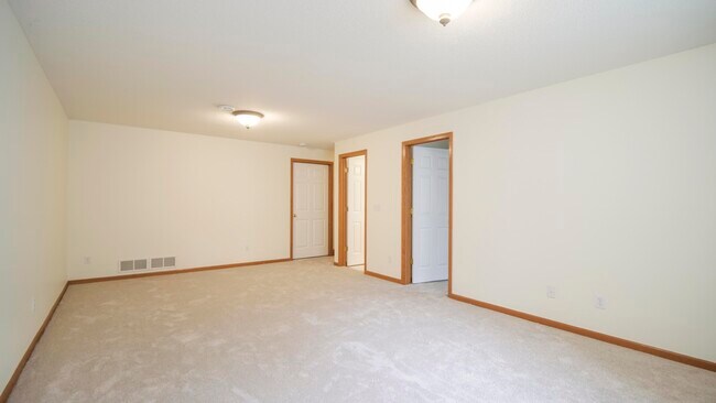 Building Photo - 15250 Florist Cir