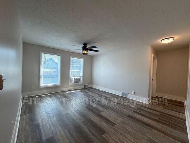 Building Photo - 926 A St