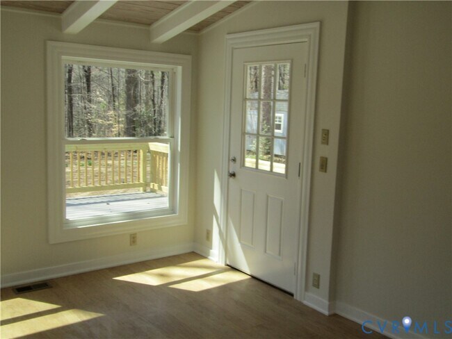 Building Photo - 5705 Community House Rd