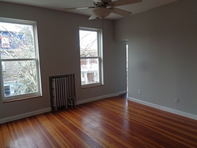 Building Photo - 713 W 33rd St