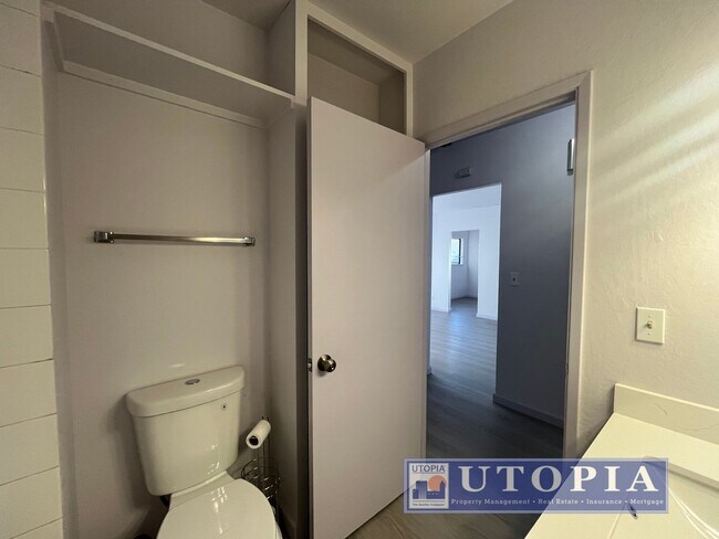 Building Photo - Newly Renovated Cozy 2 bed/ 1 Bath Home. Walking Distance from Local Beaches.