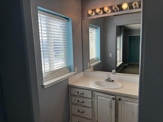 Building Photo - 3171 Horse Thief Dr