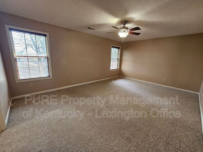 Building Photo - 528 Newbury Way