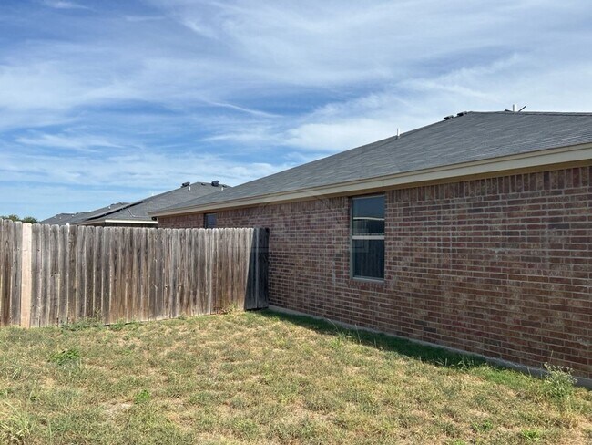 Building Photo - 1300 Vanguard Ln
