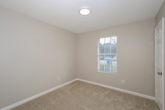 Building Photo - 2819 Bradford Ct