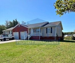 Building Photo - Two bedroom townhome w/ garage!