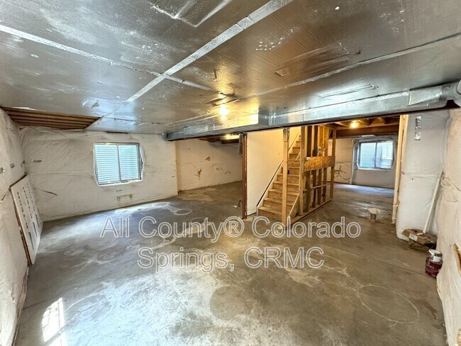 Building Photo - 5859 Instone Cir