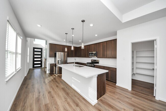 Building Photo - 9026 Selwyn Pointe Wy