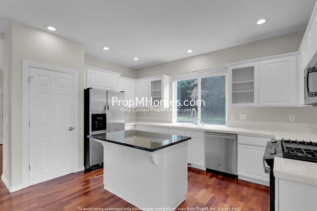 Building Photo - Three-Bedroom Loft-Style Home near Progress Ridge in Beaverton!