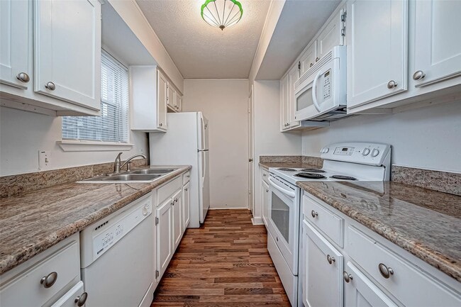 Building Photo - 4212 Belle Park Dr