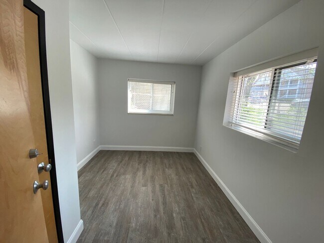 Building Photo - 153 E 12th Ave