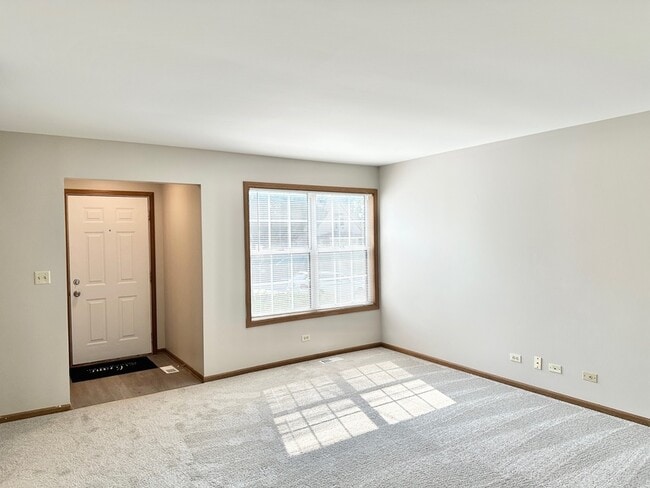 Building Photo - 540 N Crystal Ave