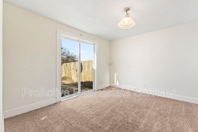 Building Photo - 1018 Wolcott Ave