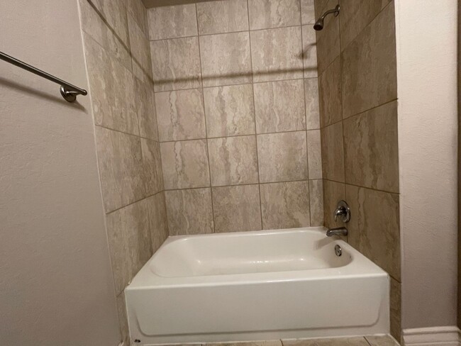 Building Photo - Town home for rent