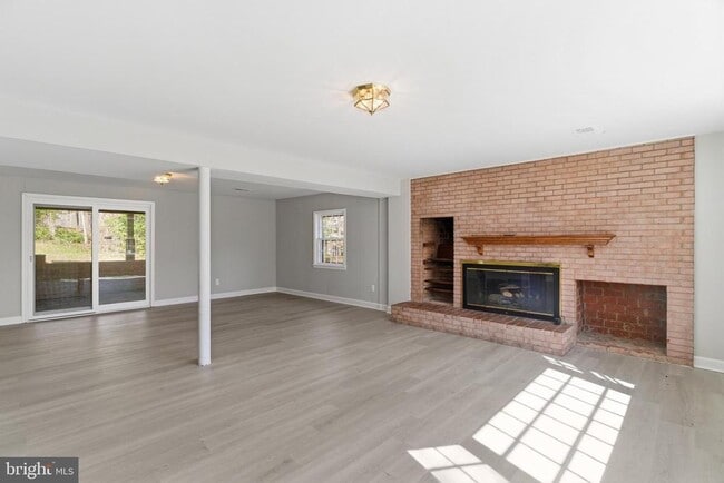 Building Photo - 9116 Hamilton Dr