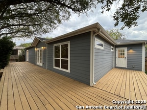 Building Photo - 127 Larchmont Dr