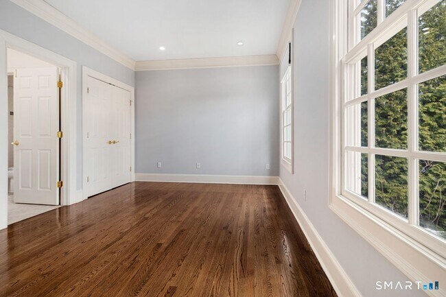 Building Photo - 59 Crescent Rd