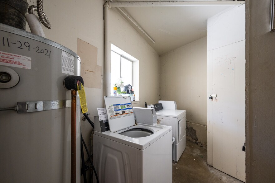 Building Photo - 185 Sickles Ave