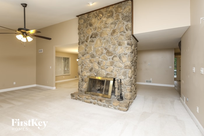 Building Photo - 240 Hollyberry Ln