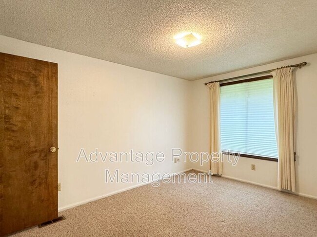 Building Photo - 2350 NW Green Cir