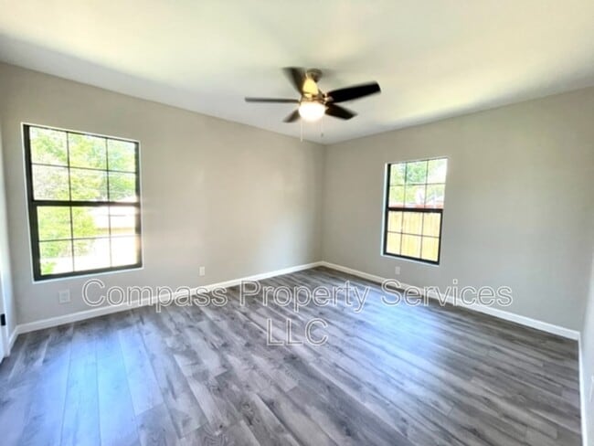 Building Photo - 2321 Glendale Dr