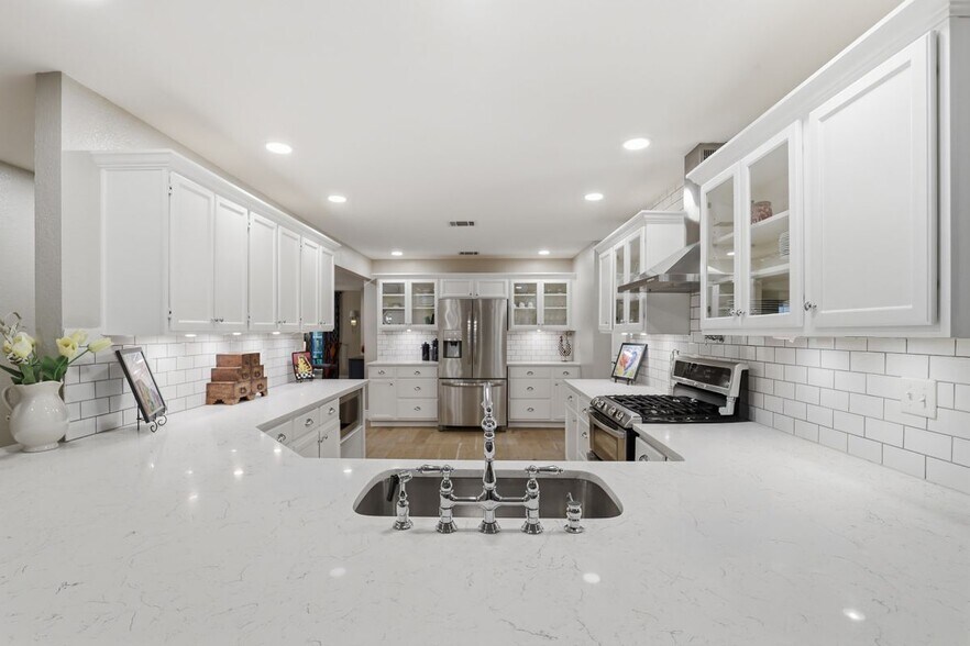 Building Photo - 16608 Jadestone Dr