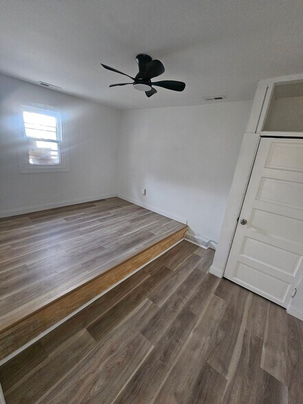 Building Photo - 1609 Spratley St