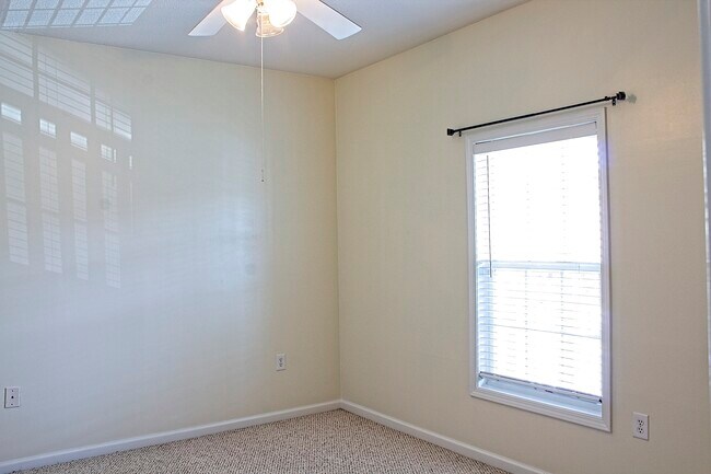 Building Photo - 401 Mahogany Dr