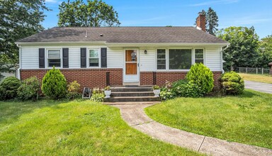 Building Photo - Updated 3-bedroom, 1-bath ranch home locat...