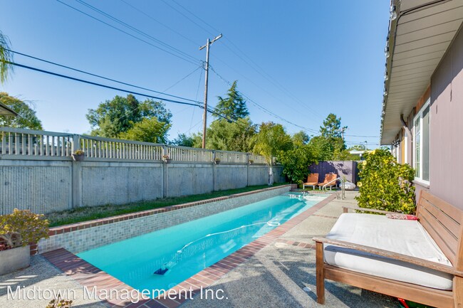 Building Photo - 4 br, 3 bath House - 261 Creekside Dr.