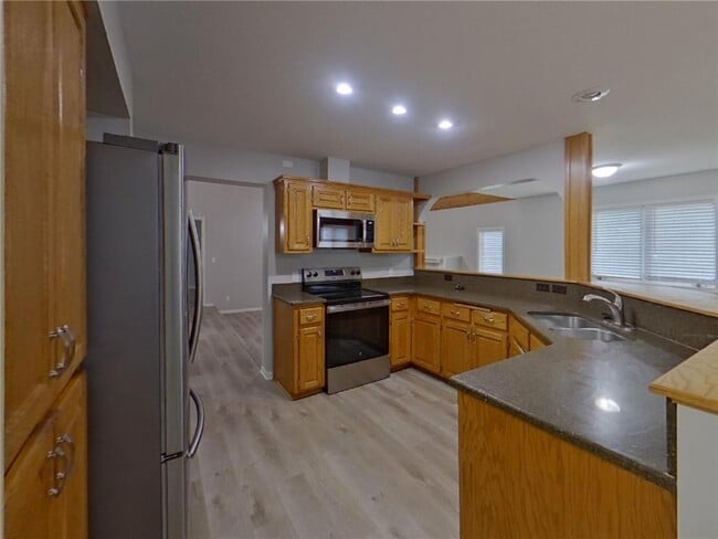 Building Photo - 209 Greenbriar Ln