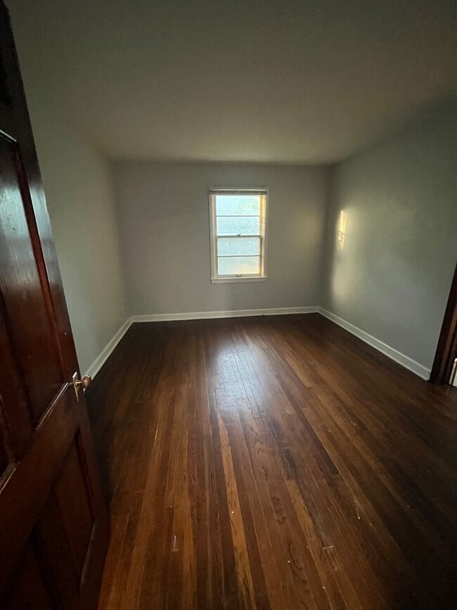 Building Photo - 2 Bedroom 1 Bath Home available for Rent in Rockford