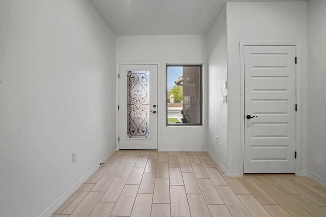 Building Photo - 6315 Escondido Dr