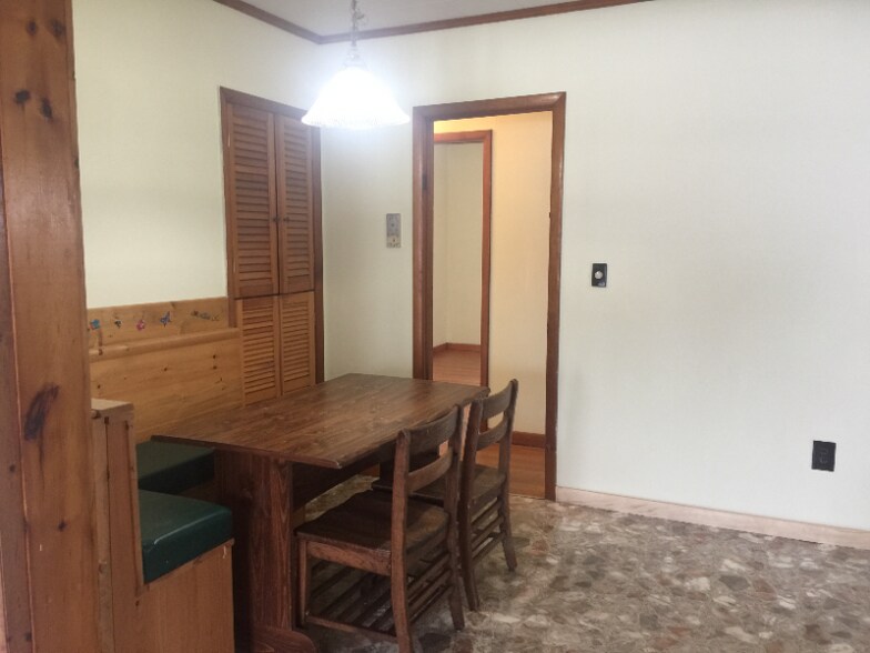 Building Photo - 230 State St