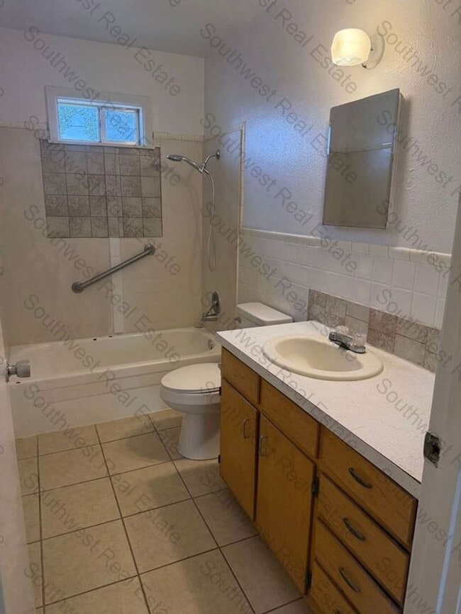 Building Photo - Cute 3 bedroom 1 bath home.