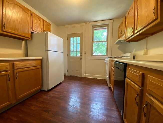 Primary Photo - Perfect 3 BR Townhouse in Lovely Squirrel ...