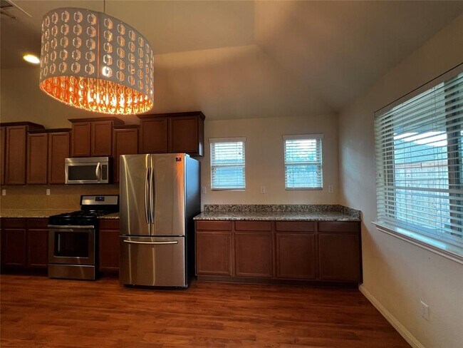 Building Photo - 2708 Cottonwood Shores Dr