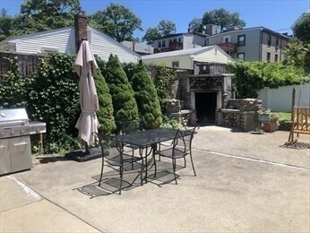 Building Photo - 5 Larose Pl