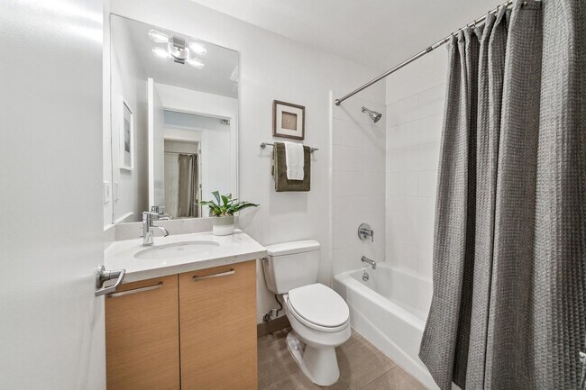 Building Photo - HIP 2BR/2BA Inner Mission Boutique Top Flo...