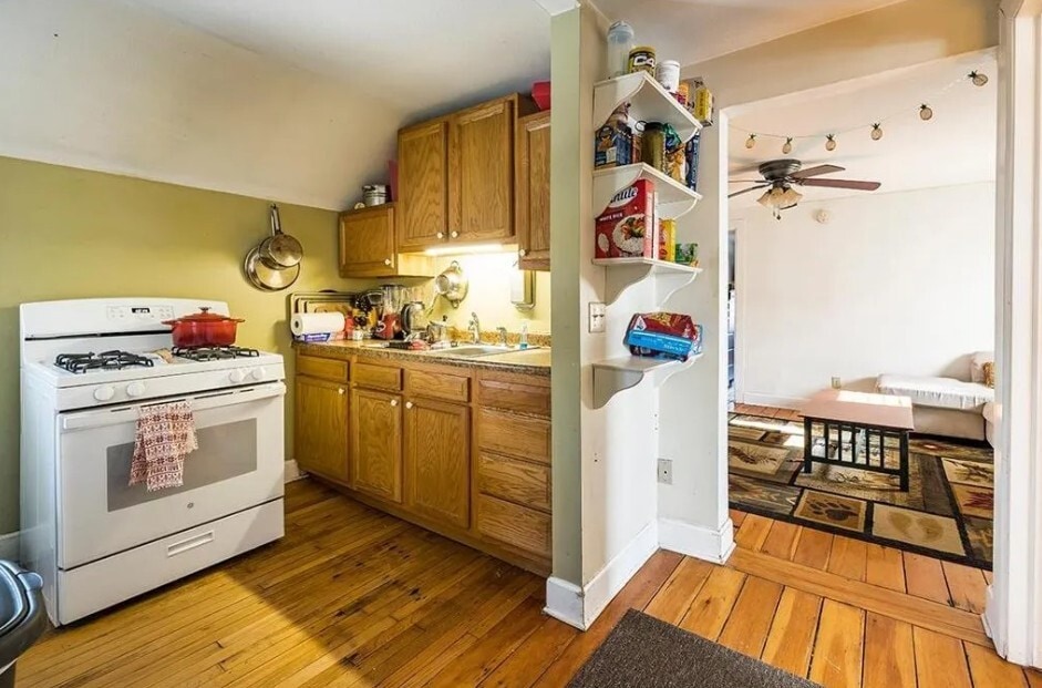 Kitchen - 521 Bay St