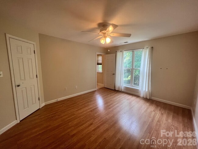 Building Photo - 819 Northeast Dr