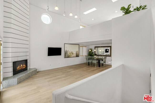 Building Photo - 115 Galleon St