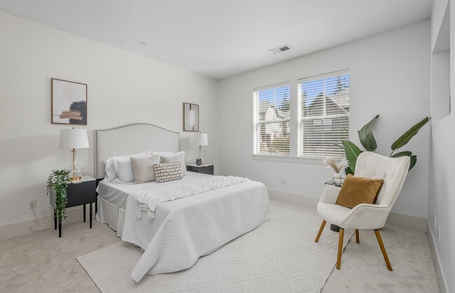 Building Photo - 619 SW Foresta Ter