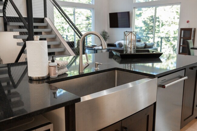 Building Photo - 255 Matterhorn Dr